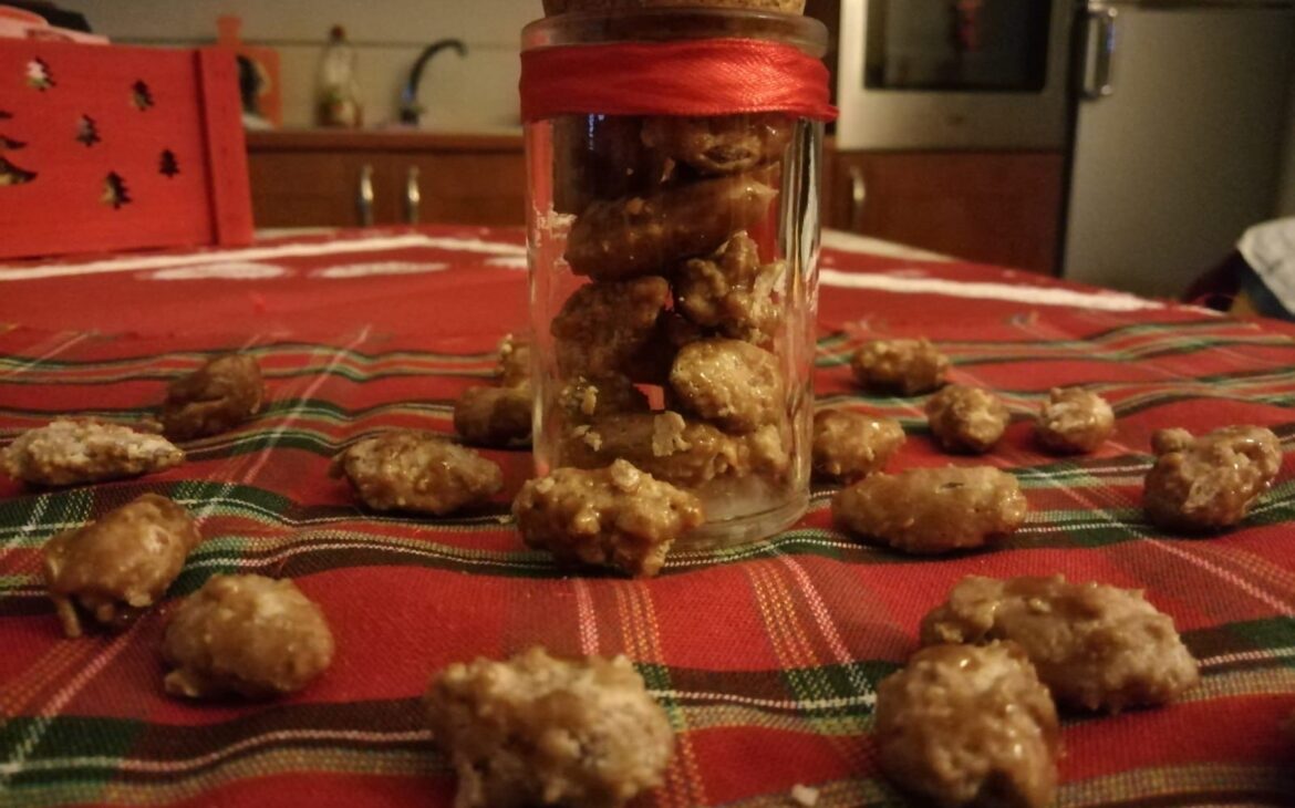 Il profumo delle mandorle pralinate per le strade vestite a festa…ed a casa nostra!
